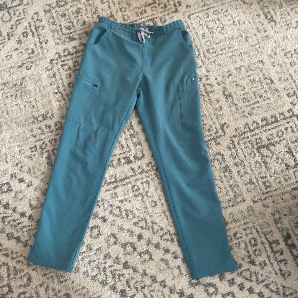 Drawstring fig scrub bottoms. Size small